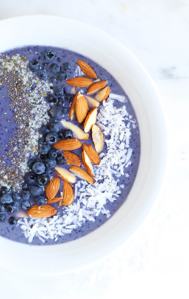 Bananaless vegan blueberry maca smoothie bowl